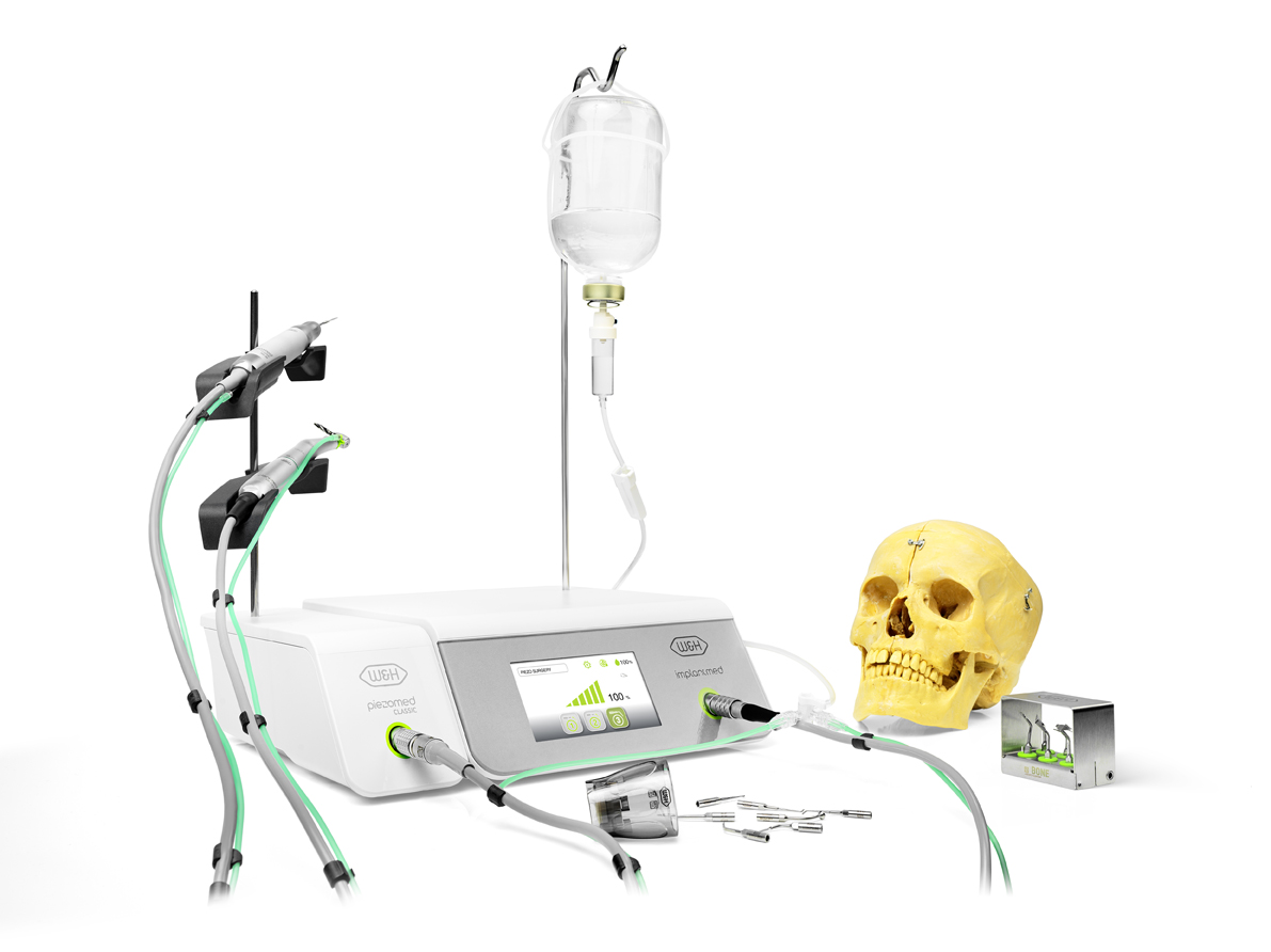 Control_unit_(WS-75_L)_with_module_(SA-40)_(left_side),_skull,_instruments_Image_003386_00_72dpi